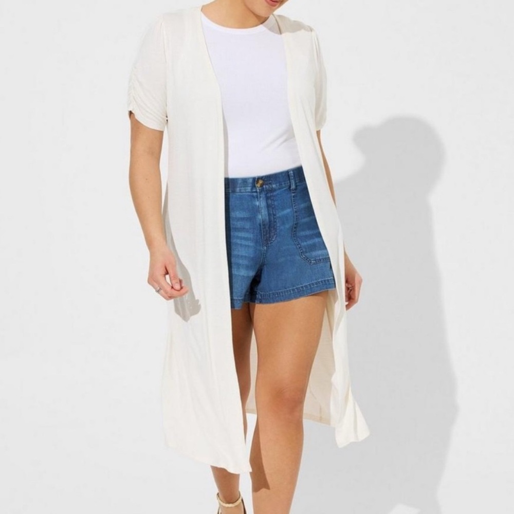 Torrid Short Sleeve Cream/White Duster